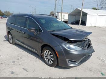  Salvage Chrysler Pacifica