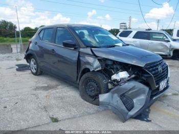  Salvage Nissan Kicks