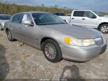  Salvage Lincoln Towncar