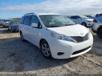  Salvage Toyota Sienna