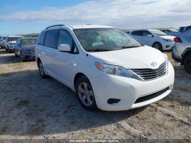  Salvage Toyota Sienna