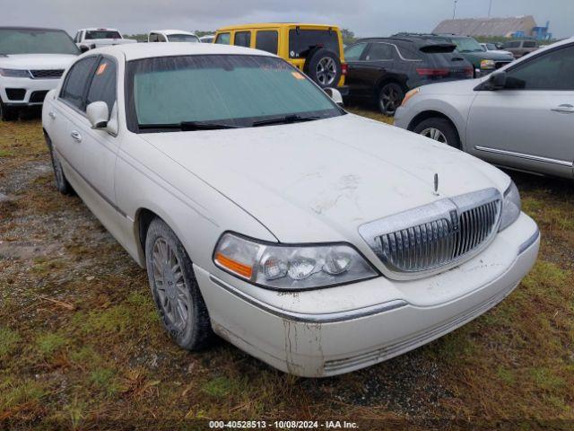  Salvage Lincoln Towncar