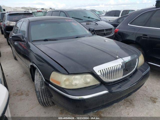  Salvage Lincoln Towncar