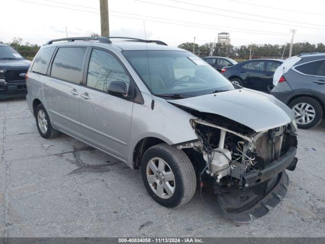  Salvage Toyota Sienna