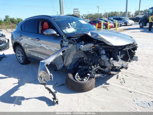  Salvage Alfa Romeo Stelvio