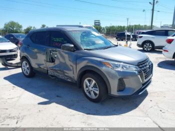  Salvage Nissan Kicks