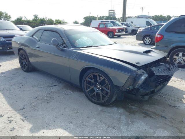  Salvage Dodge Challenger