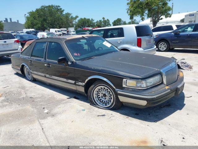  Salvage Lincoln Towncar