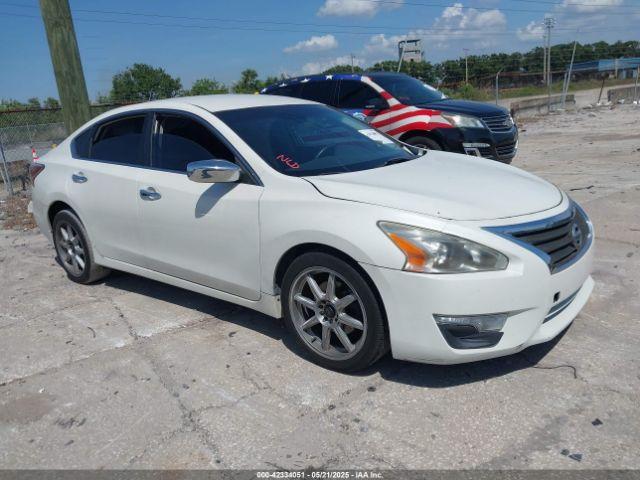  Salvage Nissan Altima