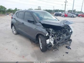  Salvage Nissan Kicks