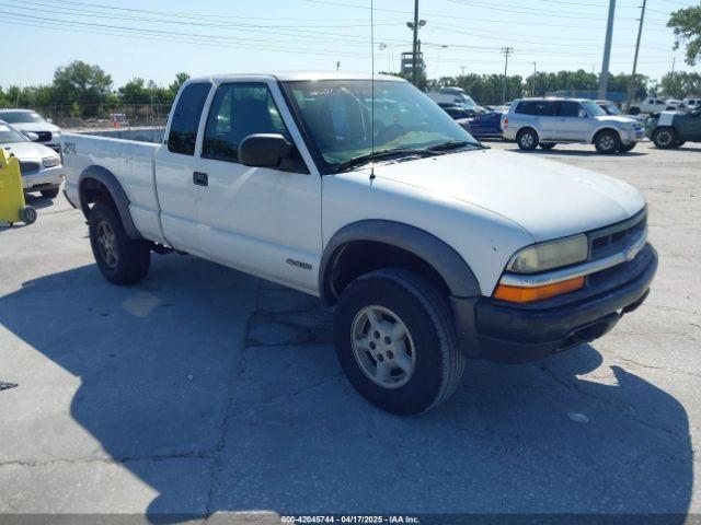  Salvage Chevrolet S-10