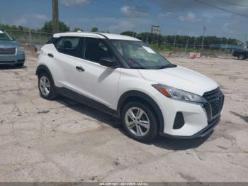  Salvage Nissan Kicks