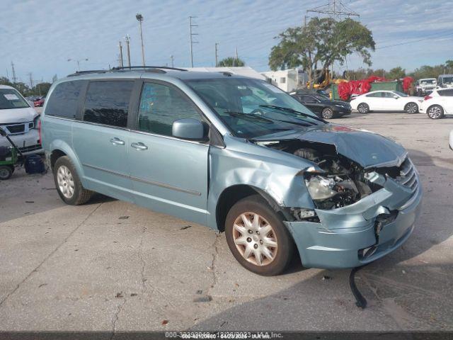  Salvage Chrysler Town & Country