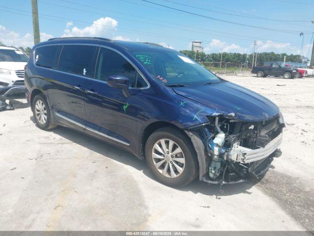  Salvage Chrysler Pacifica