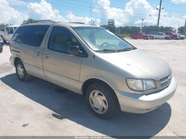  Salvage Toyota Sienna