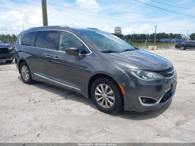  Salvage Chrysler Pacifica