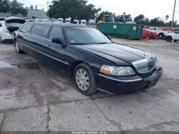  Salvage Lincoln Towncar