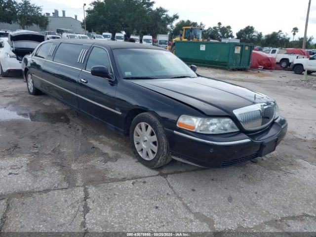  Salvage Lincoln Towncar