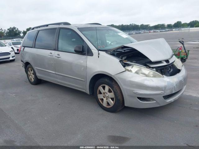  Salvage Toyota Sienna