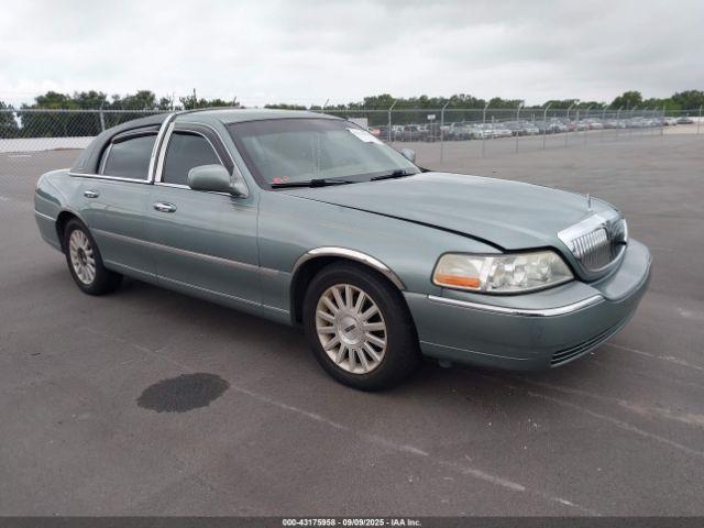  Salvage Lincoln Towncar