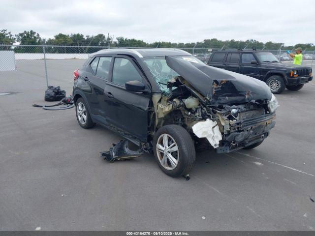  Salvage Nissan Kicks