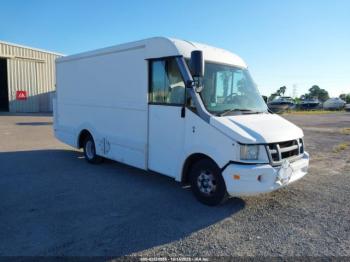  Salvage Isuzu Commercial Van