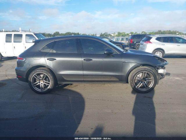 Porsche Macan Image 9