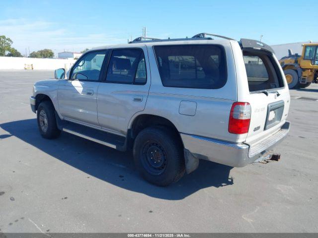 Toyota 4Runner Sr5 V6 Image 3