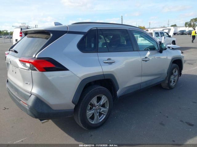 Toyota RAV4 Xle Image 9