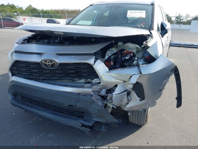 Toyota RAV4 Xle Image 8