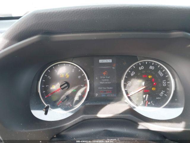 Toyota RAV4 Xle Image 3