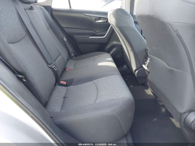 Toyota RAV4 Xle Image 6