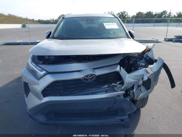 Toyota RAV4 Xle Image 10