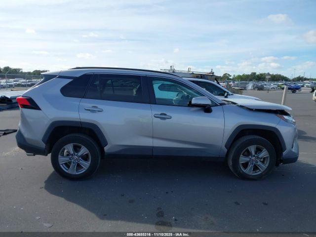 Toyota RAV4 Xle Image 5