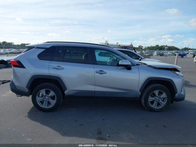 Toyota RAV4 Xle Image 5