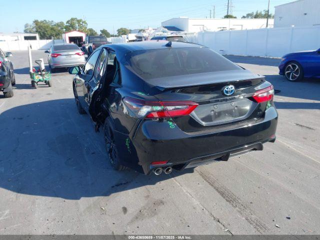 Toyota Camry Nightshade Edition Hybrid Image 2