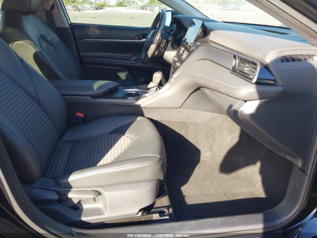 Toyota Camry Nightshade Edition Hybrid Image 9