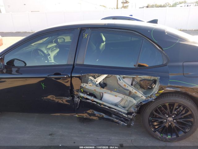 Toyota Camry Nightshade Edition Hybrid Image 6