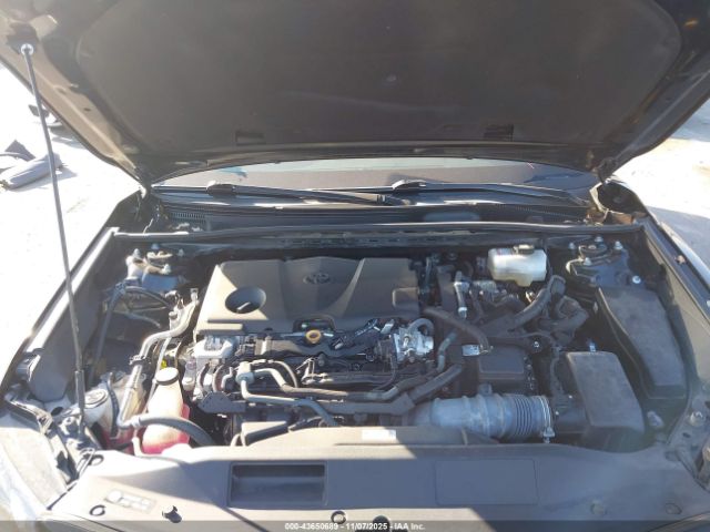 Toyota Camry Nightshade Edition Hybrid Image 14