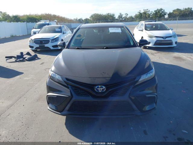Toyota Camry Nightshade Edition Hybrid Image 12