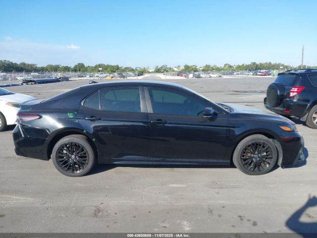 Toyota Camry Nightshade Edition Hybrid Image 11