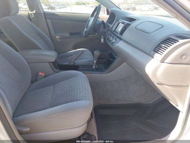 Toyota Camry Le V6 Image 8