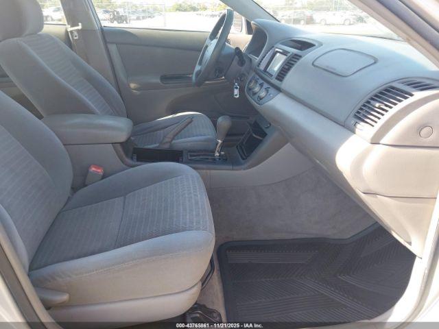 Toyota Camry Le V6 Image 8