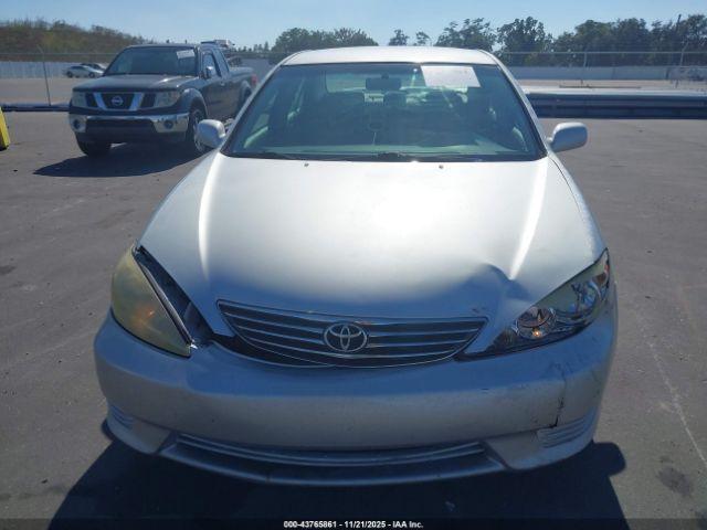 Toyota Camry Le V6 Image 4