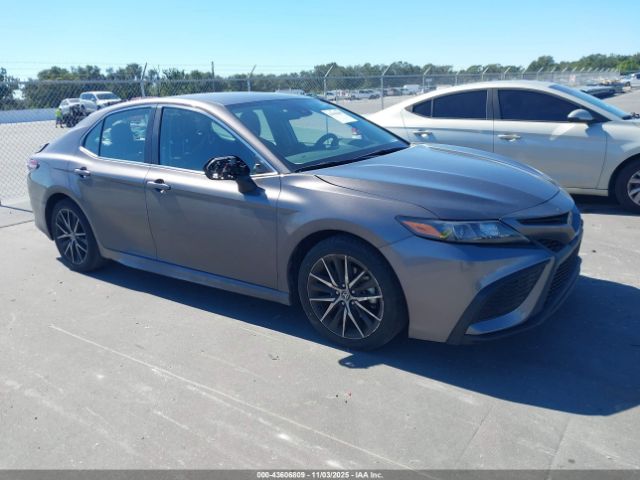 Toyota Camry Se Image 1