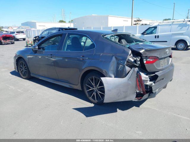 Toyota Camry Se Image 5