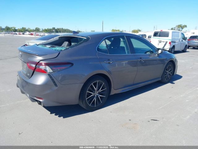 Toyota Camry Se Image 7