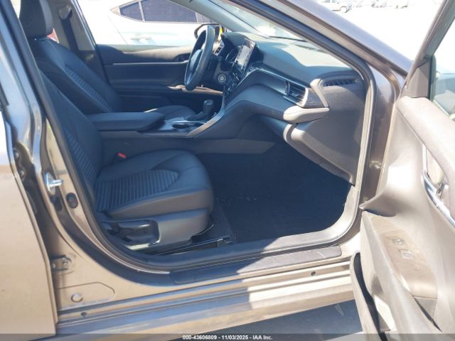 Toyota Camry Se Image 9