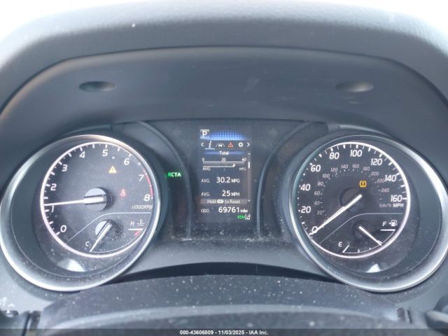 Toyota Camry Se Image 11