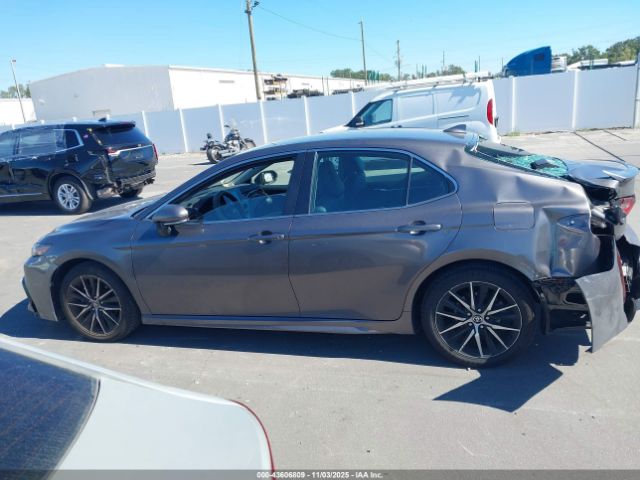 Toyota Camry Se Image 14